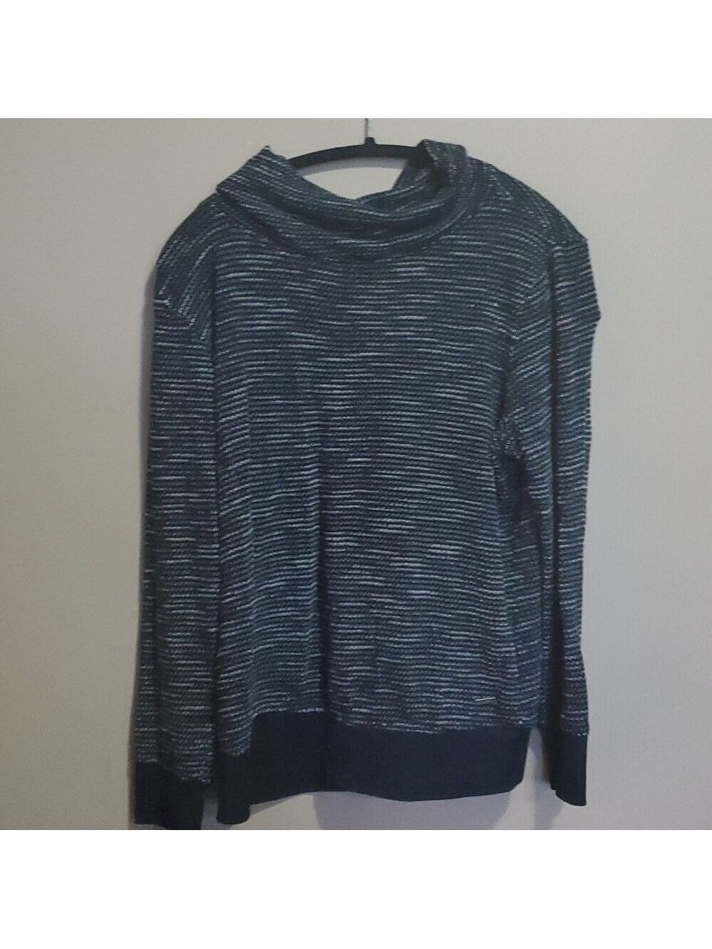 Womans sweater size xl $5 if buying 2 or more items